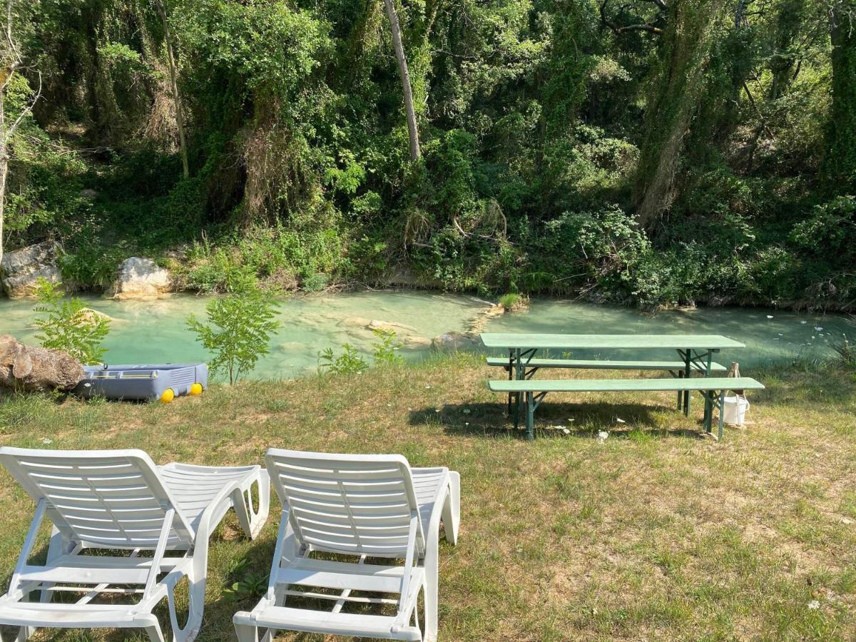 Les Mazets De La Cascade Apartman Salernes Kültér fotó